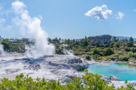 Lais Puzzle - Pohutu-Geysir im Dorf Te puia bei Rotorua, Neuseeland - 2.000 Teile