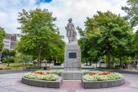 Lais Puzzle - Statue von Kapitän James Cook in Christchurch, Neuseeland - 2.000 Teile