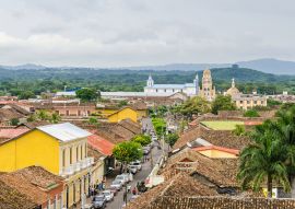 Lais Puzzle - Die Stadt Granada mit der Calle Real Xalteva in Nicaragua - 500, 1.000 & 2.000 Teile