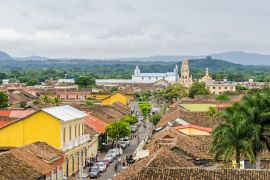 Lais Puzzle - Die Stadt Granada mit der Calle Real Xalteva in Nicaragua - 2.000 Teile