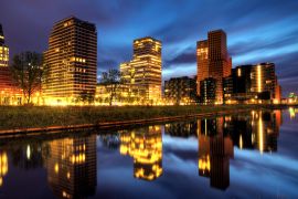 Lais Puzzle - Schöner Blick am frühen Morgen auf die Bürogebäude im Süden von Amsterdam, die Niederlande - 2.000 Teile