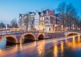 Lais Puzzle - Nachtansicht der Skyline von Amsterdam bei Nacht in den Niederlanden - 1.000 Teile