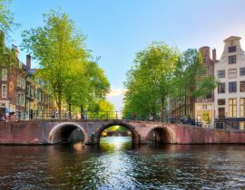 Lais Puzzle - Brücke über die Leidse Gracht an der Patrizier- oder Herrengracht (Herengracht) in Amsterdam im Frühling - 40, 100, 200, 500, 1.000 & 2.000 Teile