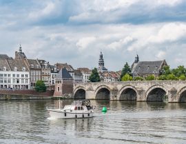 Lais Puzzle - Schöne Aussicht auf das Maastrichter Flussufer - 40, 100, 200, 500, 1.000 & 2.000 Teile