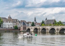 Lais Puzzle - Schöne Aussicht auf das Maastrichter Flussufer - 1.000 Teile