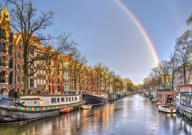 Lais Puzzle - Regenbogen über einer von Hausbooten gesäumten Gracht namens Brouwersgracht in Amsterdam - 1.000 Teile