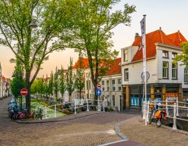 Lais Puzzle - Blick auf einen Kanal bei Sonnenuntergang in Delft, Niederlande - 40, 100, 200, 500, 1.000 & 2.000 Teile
