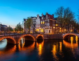 Lais Puzzle - Grachten von Amsterdam bei Nacht. Amsterdam ist die Hauptstadt und bevölkerungsreichste Stadt der Niederlande - 40, 100, 200, 500, 1.000 & 2.000 Teile