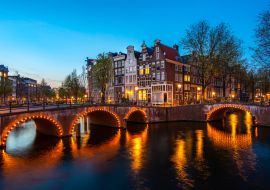 Lais Puzzle - Grachten von Amsterdam bei Nacht. Amsterdam ist die Hauptstadt und bevölkerungsreichste Stadt der Niederlande - 1.000 Teile