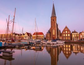 Lais Puzzle - Blick auf die St. Michaels Kirche in der Stadt Harlingen in Friesland, Niederlande bei Sonnenuntergang - 40, 100, 200, 500, 1.000 & 2.000 Teile