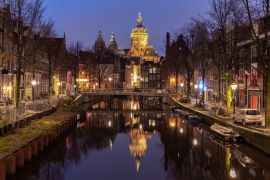 Lais Puzzle - Amsterdam. Fassaden von alten Häusern im Rotlichtviertel - 2.000 Teile