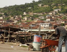 Lais Puzzle - Eine typische alte Stadt im Westen Nigerias - 40, 100, 200, 500, 1.000 & 2.000 Teile