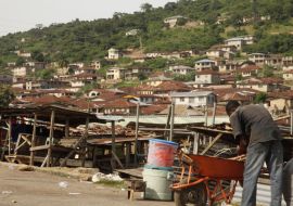 Lais Puzzle - Eine typische alte Stadt im Westen Nigerias - 1.000 Teile