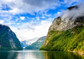 Lais Puzzle - Blick von der Fähre auf den schmalsten Fjord Norwegens - 1.000 Teile