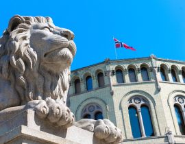 Lais Puzzle - Osloer Parlament - 40, 100, 200, 500, 1.000 & 2.000 Teile