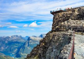 Lais Puzzle - Berglandschaft mit Aussichtspunkt Dalsnibba, Norwegen - 1.000 Teile