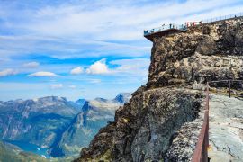 Lais Puzzle - Berglandschaft mit Aussichtspunkt Dalsnibba, Norwegen - 2.000 Teile