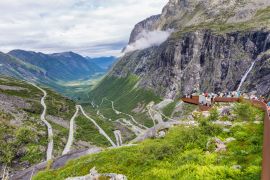 Lais Puzzle - Aussichtspunkt und Pass am Trollstigen entlang der nationalen Panoramastraße Geiranger Trollstigen More og Romsdal in Norwegen - 2.000 Teile