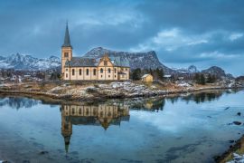 Lais Puzzle - Berühmte vaganische Kirche in Kabelvag, Norwegen - 2.000 Teile