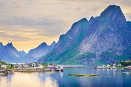 Lais Puzzle - Fjord- und Berglandschaft. Lofoten Inseln, Norwegen - 2.000 Teile