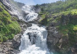 Lais Puzzle - Kjosfossen ist ein Wasserfall in der Gemeinde Aurland im Bezirk Vestland, Norwegen - 1.000 Teile
