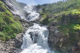 Lais Puzzle - Kjosfossen ist ein Wasserfall in der Gemeinde Aurland im Bezirk Vestland, Norwegen - 2.000 Teile