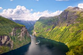 Lais Puzzle - Geiranger Fjord und die berühmten Wasserfälle der Sieben Schwestern, Norwegen - 2.000 Teile