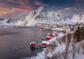 Lais Puzzle - Blick auf die fantastische Winterlandschaft der Lofoten mit Bergen und Fjorden in schönem goldenen Morgenlicht bei Sonnenaufgang, Norwegen - 1.000 Teile