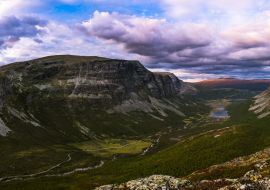 Lais Puzzle - Der Sonnenuntergang in den Bergen, Panoramablick, Norwegen - 1.000 Teile