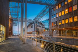 Lais Puzzle - Oslo, Norwegen. Astrup Fearnley Museum für moderne Kunst, mehrstöckige Wohnhäuser in Aker Brygge Bezirk im Sommer Abend - 2.000 Teile