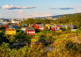 Lais Puzzle - Panoramablick auf die Insel Nakholmen im Hafen von Oslofjord mit Sommerhäusern am Ufer im Frühherbst bei Oslo, Norwegen - 1.000 Teile