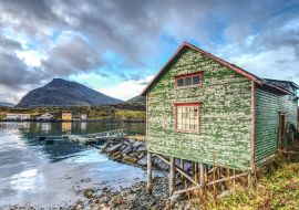 Lais Puzzle - Häuser in Havoysund auf der Insel Havoya, Finnmark, Norwegen - 1.000 Teile