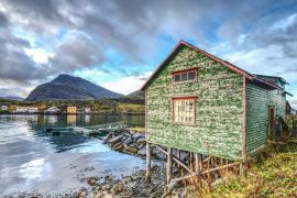 Lais Puzzle - Häuser in Havoysund auf der Insel Havoya, Finnmark, Norwegen - 2.000 Teile