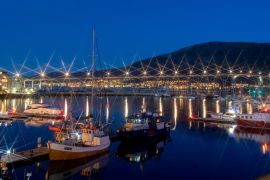 Lais Puzzle - Blaue Stunde im Hafen von Tromsö mit der Brücke, Finnmark, Norwegen - 2.000 Teile