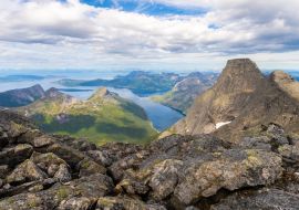 Lais Puzzle - Landschaft mit dem norwegischen Nationalberg Stetind im Vordergrund - 1.000 Teile