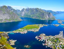 Lais Puzzle - Atemberaubender Aussichtspunkt auf Berge und blaues Meer bei Reinebringen, Lofoten-Inseln - 40, 100, 200, 500, 1.000 & 2.000 Teile