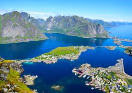 Lais Puzzle - Atemberaubender Aussichtspunkt auf Berge und blaues Meer bei Reinebringen, Lofoten-Inseln - 1.000 Teile