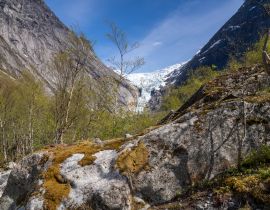 Lais Puzzle - Briksdalsbreen (Briksdalsgletscher), einer der am besten zugänglichen Arme des Jostedalsbreen-Gletschers in der Gemeinde Stryn im Bezirk Vestland in Norwegen - 40, 100, 200, 500, 1.000 & 2.000 Teile