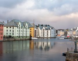 Lais Puzzle - Der Innenhafen von Ålesund von der Hellebrua-Brücke aus, Møre og Romsdal, Norwegen - 40, 100, 200, 500, 1.000 & 2.000 Teile