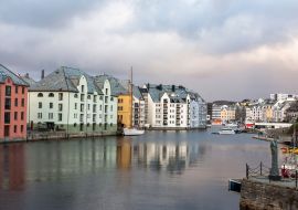 Lais Puzzle - Der Innenhafen von Ålesund von der Hellebrua-Brücke aus, Møre og Romsdal, Norwegen - 1.000 Teile