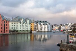 Lais Puzzle - Der Innenhafen von Ålesund von der Hellebrua-Brücke aus, Møre og Romsdal, Norwegen - 2.000 Teile