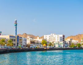 Lais Puzzle - Blick auf die Küstenlinie des Stadtteils Muttrah in Muscat, Oman - 40, 100, 200, 500, 1.000 & 2.000 Teile
