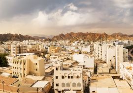 Lais Puzzle - Mutrah Waterfront mit Moschee in Muscat bei Sonnenuntergang und Corniche mit niemandem - 1.000 Teile