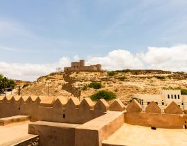 Lais Puzzle - Alte Burg auf einem Hügel in Salalah, Sultanat Oman - 40, 100, 200, 500, 1.000 & 2.000 Teile