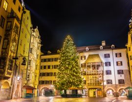 Lais Puzzle - Weihnachtsbaum im Stadtzentrum von Innsbruck - Österreich - 40, 100, 200, 500, 1.000 & 2.000 Teile