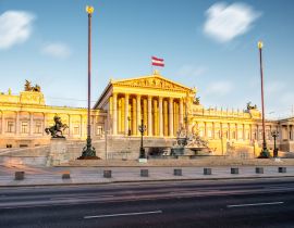 Lais Puzzle - Österreichisches Parlamentsgebäude mit Athena-Statue an der Fassade in Wien bei Sonnenaufgang - 40, 100, 200, 500, 1.000 & 2.000 Teile