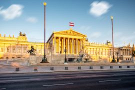 Lais Puzzle - Österreichisches Parlamentsgebäude mit Athena-Statue an der Fassade in Wien bei Sonnenaufgang - 2.000 Teile
