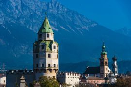 Lais Puzzle - Münzerturm mit Herz-Jesu-Basilika und Jesuitenkirche, Hall in Tirol - 2.000 Teile