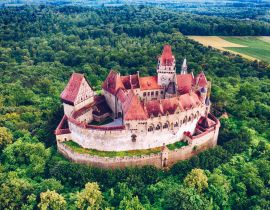 Lais Puzzle - Schloss Kreuzenstein im Dorf Leobendorf bei Wien, Österreich - 40, 100, 200, 500, 1.000 & 2.000 Teile