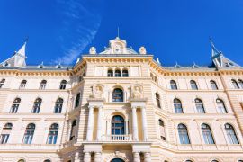 Lais Puzzle - Fassade des Landesgerichts für Zivilrechtspflege in Graz - 2.000 Teile